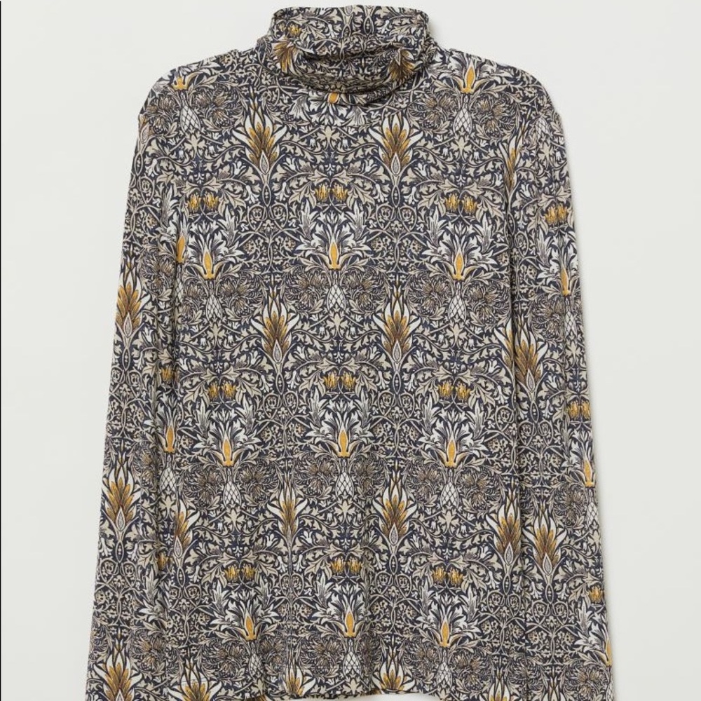 Fitted Paisley Print Turtleneck